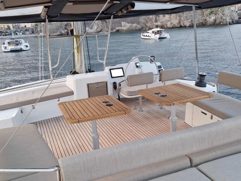 Yacht charter Jolly Harbour billig Bali 5.4