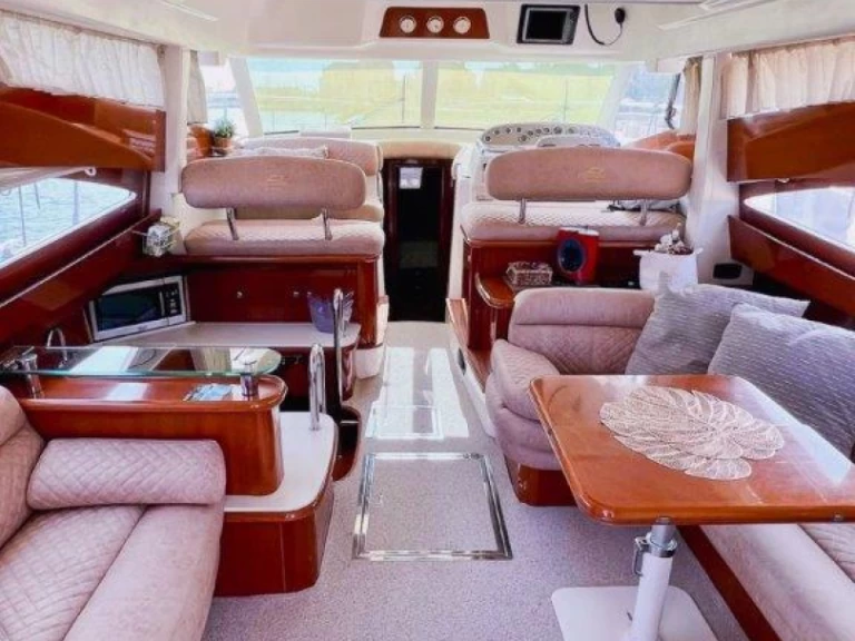 Hyra Motorbåt  med eller utan skeppare Jeanneau Podstrana 