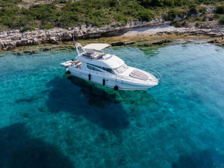 Uthyrning Motorbåt  Jeanneau med en båtlicens 