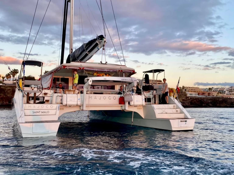 Nautitech Nautitech 542 charter bareboat eller skeppad i Le Marin