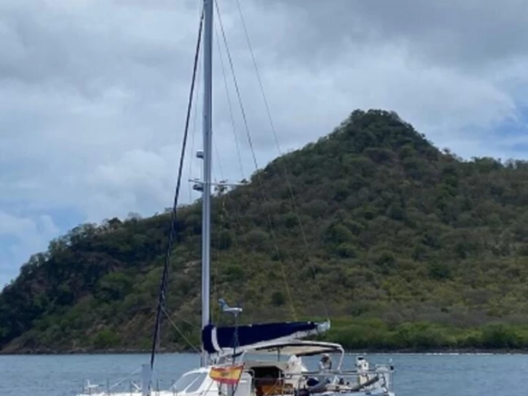 Bali Catana 431 charter bareboat eller skeppad i Port d'Andratx