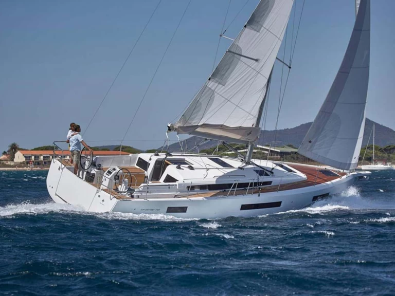Jeanneau Sun Odyssey 440 charter bareboat eller skeppad i Pula 