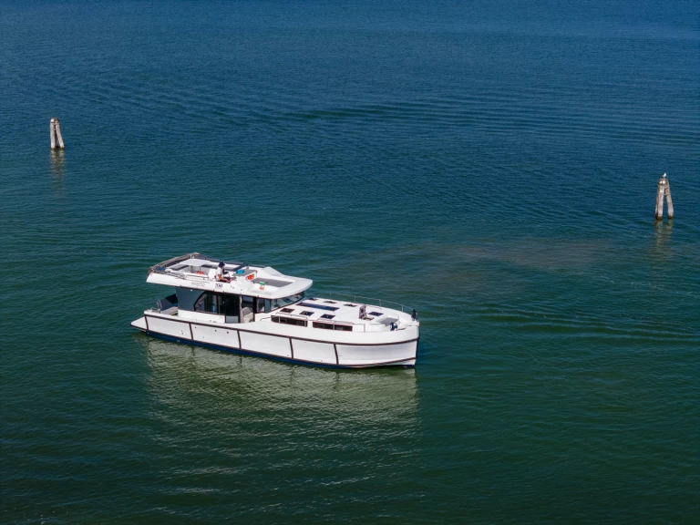 Delphia Poseidon 45 charter bareboat eller skeppad i Casale sul Sile