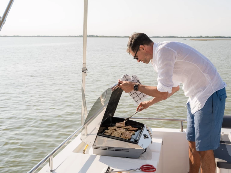 Uthyrning Kanalbåt Delphia med en båtlicens 