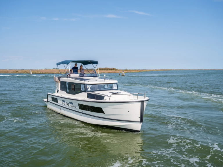 Uthyrning Kanalbåt Balt-Yacht med en båtlicens 