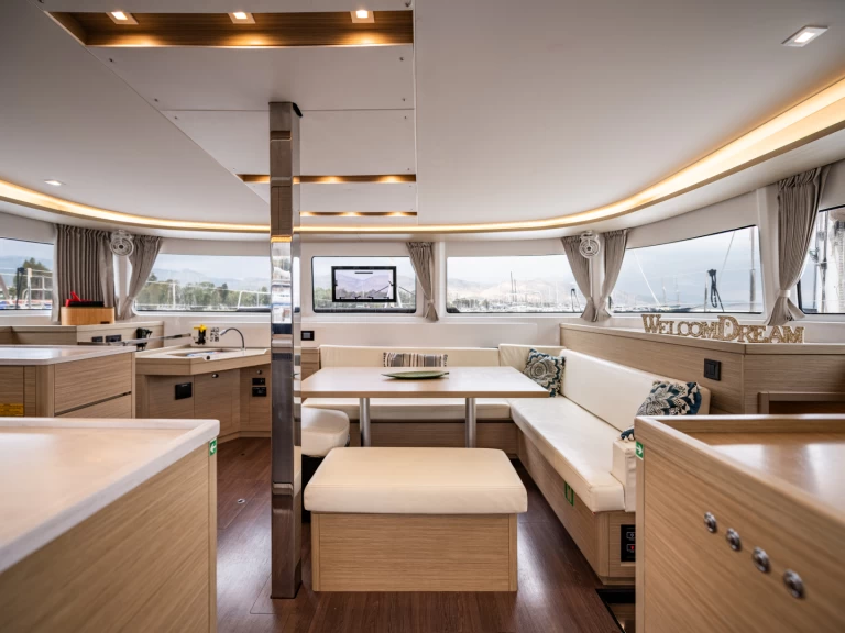 Lagoon Lagoon 46 charter bareboat eller skeppad i Lefkáda