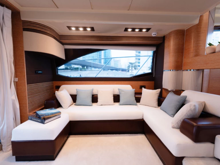 Uthyrning Lyx yacht Azimut med en båtlicens 