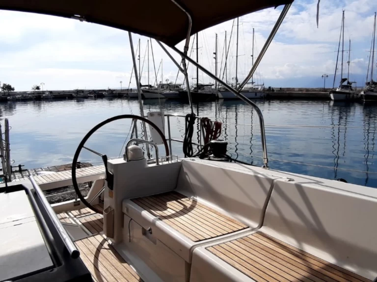 Uthyrning Segelbåt  Bénéteau med en båtlicens 