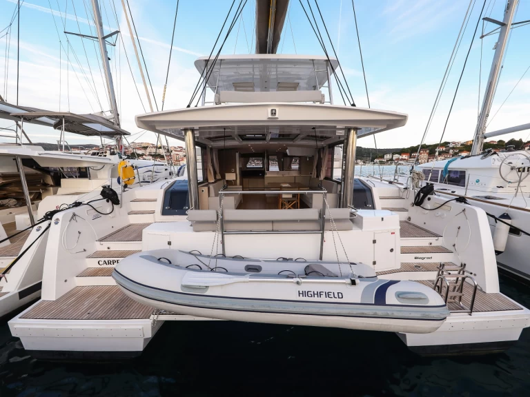 Hyra Katamaran  med eller utan skeppare Bali Trogir  