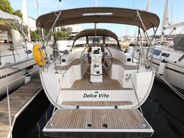 Hyra Segelbåt  med eller utan skeppare Bavaria Šibenik  