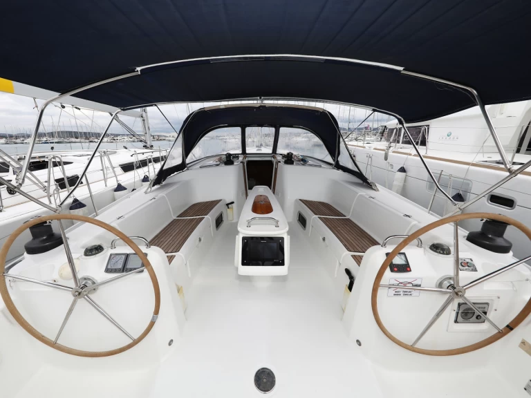 Uthyrning Segelbåt  Bénéteau med en båtlicens 