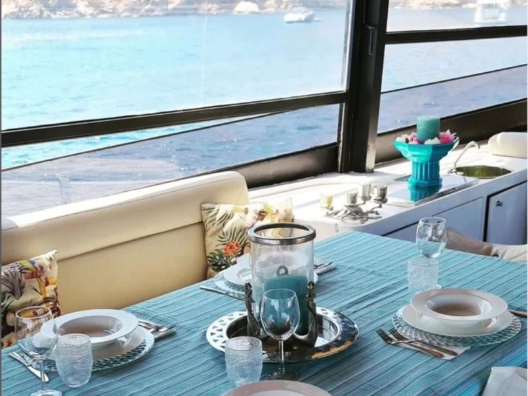 Uthyrning Lyx yacht Posillipo technema  med en båtlicens 