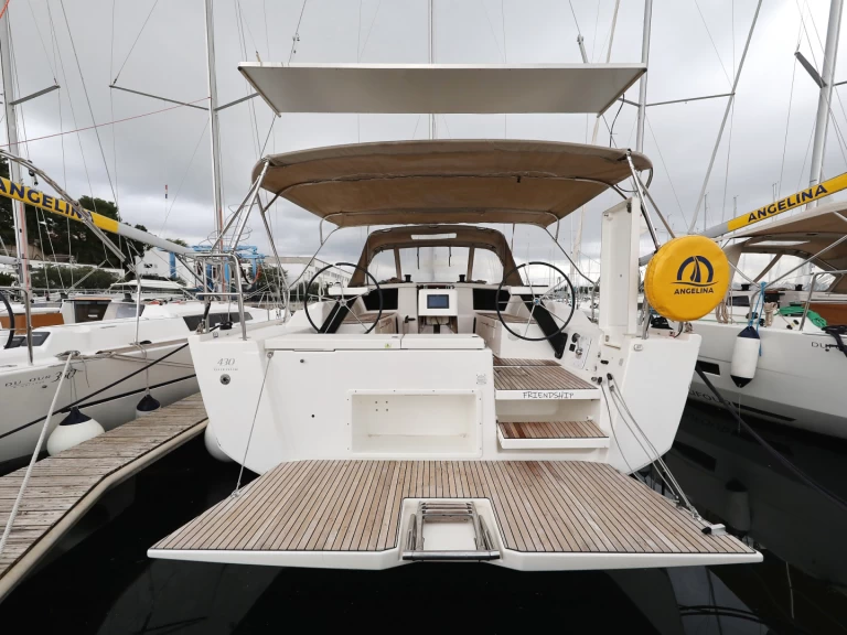 Uthyrning Segelbåt  Dufour med en båtlicens 