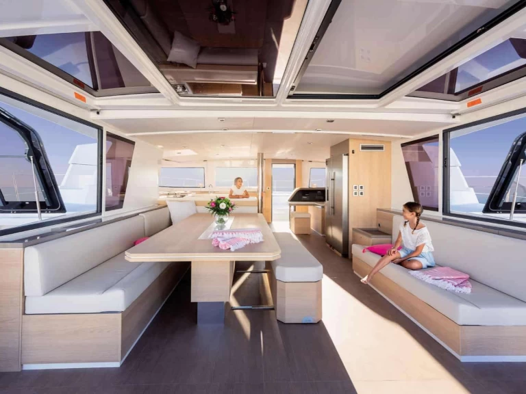 Uthyrning Lyx yacht Catana med en båtlicens 