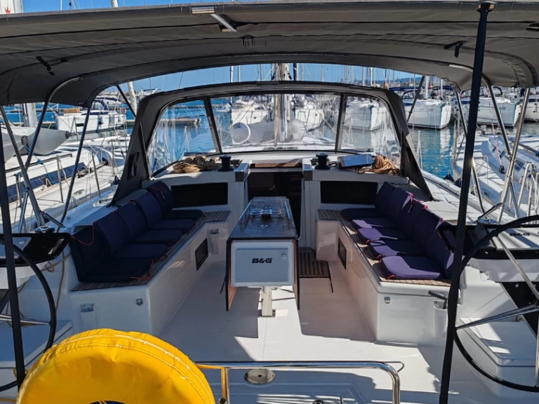 Dufour Dufour 530 charter bareboat eller skeppad i Sveti Filip i Jakov