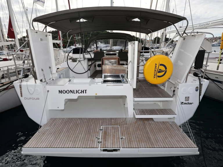 Dufour Dufour 56 Exclusive charter bareboat eller skeppad i Trogir 