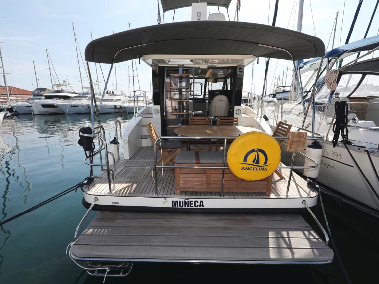 Uthyrning Lyx yacht Cobra Yachts med en båtlicens 