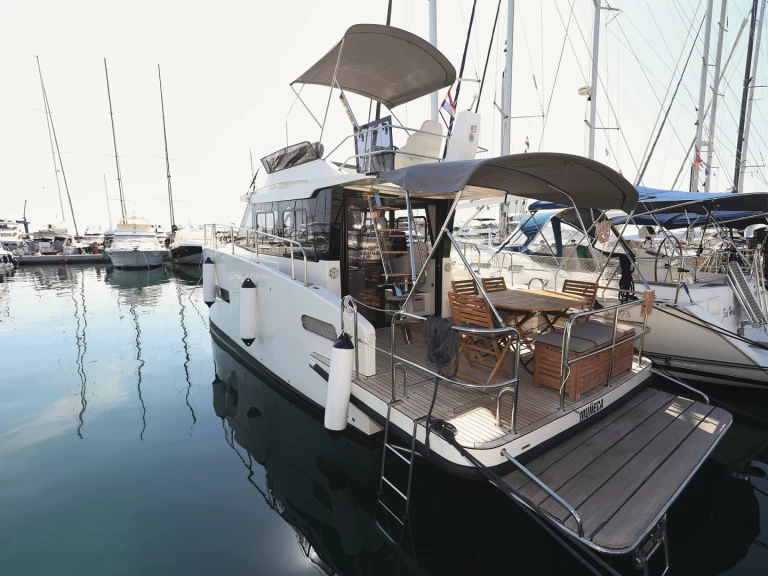 Lyx yacht för uthyrning Šibenik  till det bästa priset 