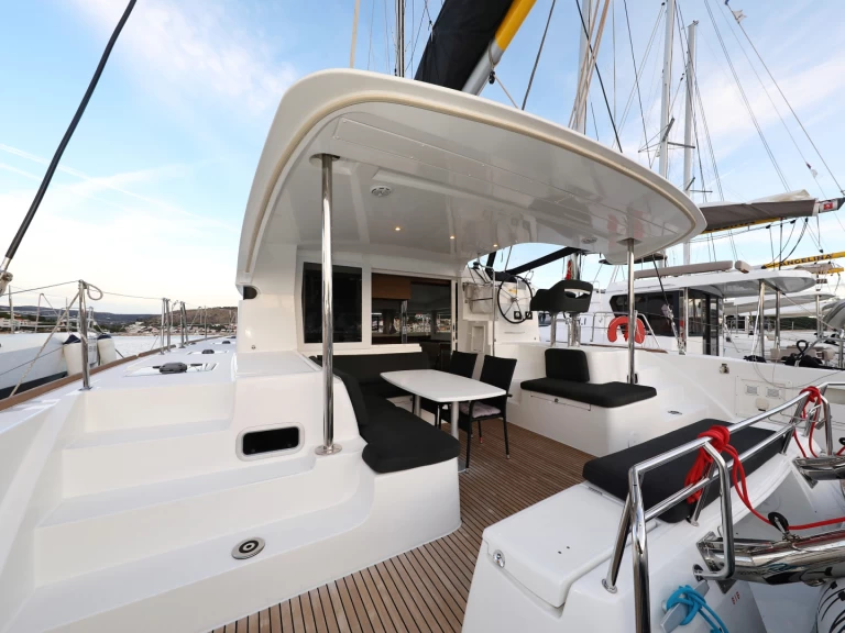 Hyra Katamaran  med eller utan skeppare Lagoon Biograd Na Moru 