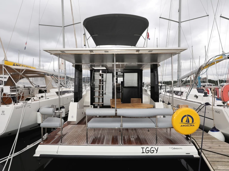 Lyx yacht för uthyrning Primošten  till det bästa priset 