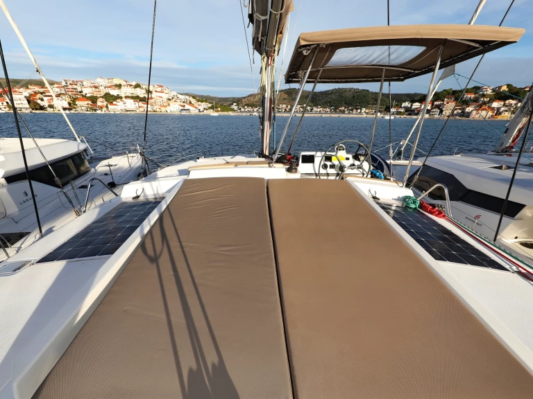 Bali Bali 4.0 charter bareboat eller skeppad i Šibenik 