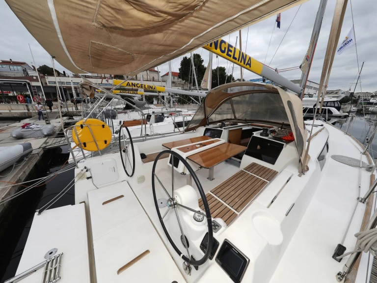 Hyr en Dufour Dufour 350 Grand Large Šibenik  