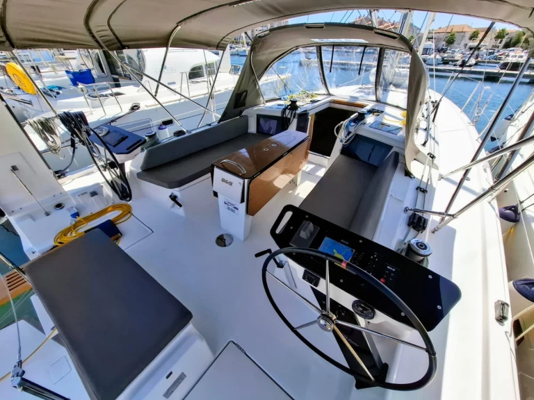 Segelbåt  för uthyrning Šibenik  till det bästa priset 