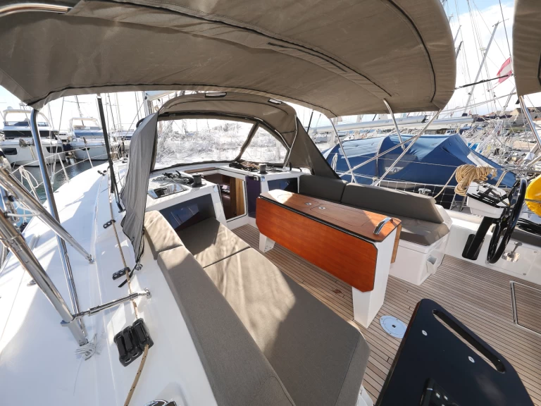 Dufour Dufour 41 charter bareboat eller skeppad i Trogir 
