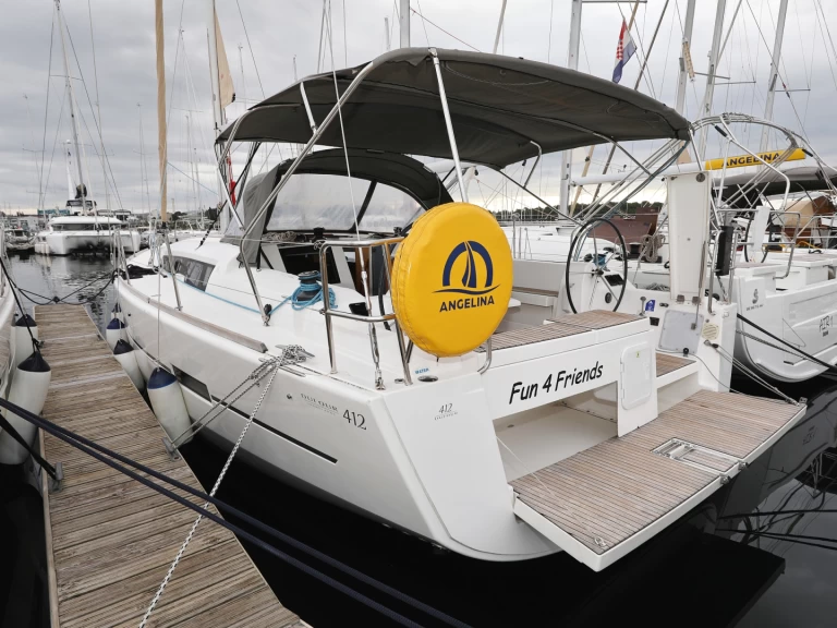 Dufour Dufour 412 Grand Large charter bareboat eller skeppad i Primošten 