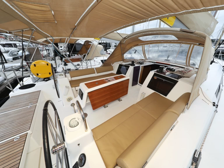 Dufour Dufour 460 Grand Large charter bareboat eller skeppad i Šibenik 