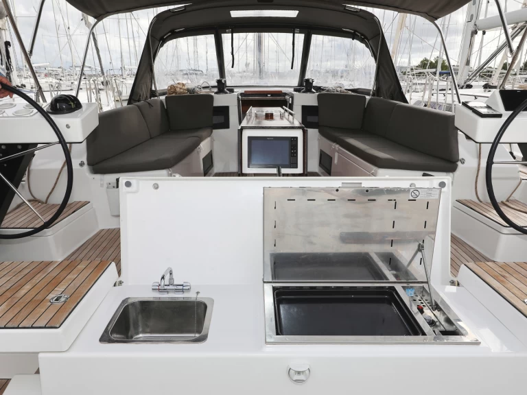 Dufour Dufour 470 charter bareboat eller skeppad i Sveti Filip i Jakov