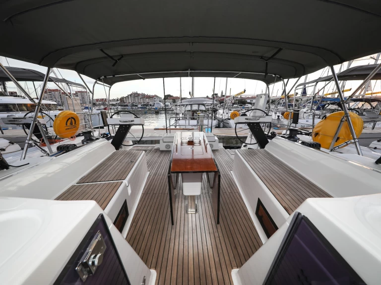 Yacht charter Trogir  billig Dufour 470