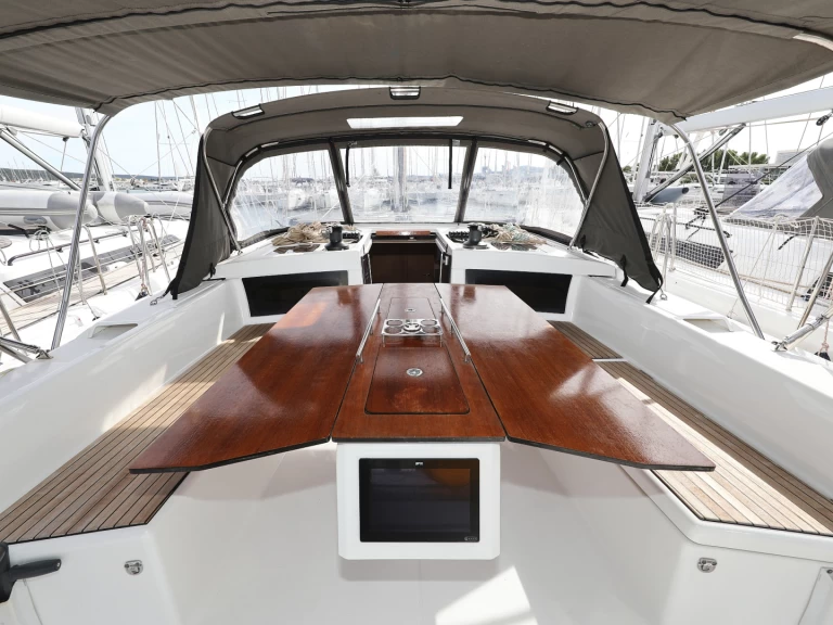 Hyra Segelbåt  med eller utan skeppare Dufour Sveti Filip i Jakov 