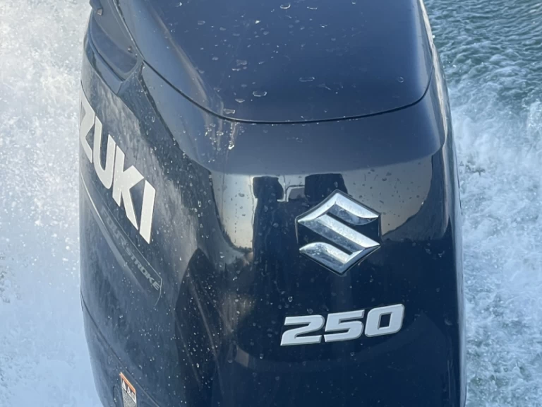 Hyra RIB med eller utan skeppare Valiant Baden 