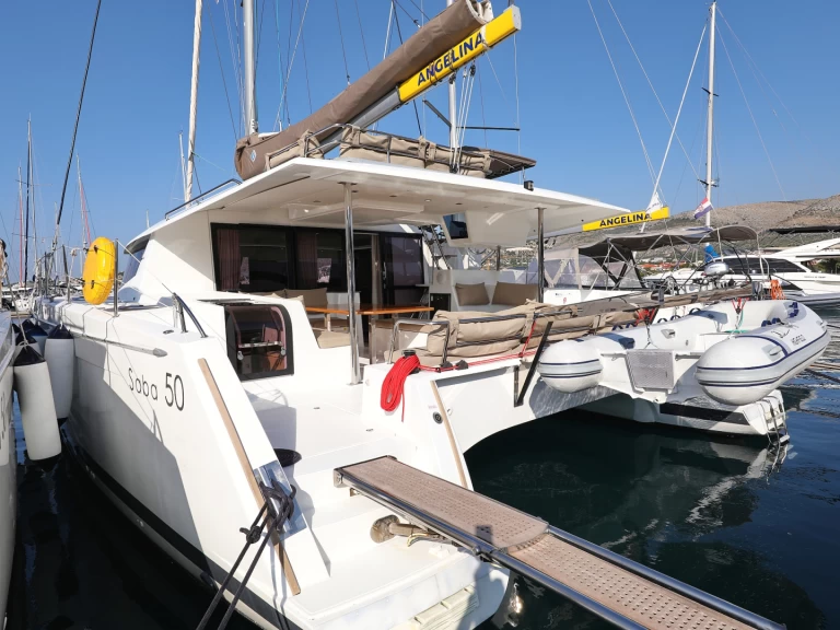 Fountaine Pajot Saba 50 charter bareboat eller skeppad i Sveti Filip i Jakov