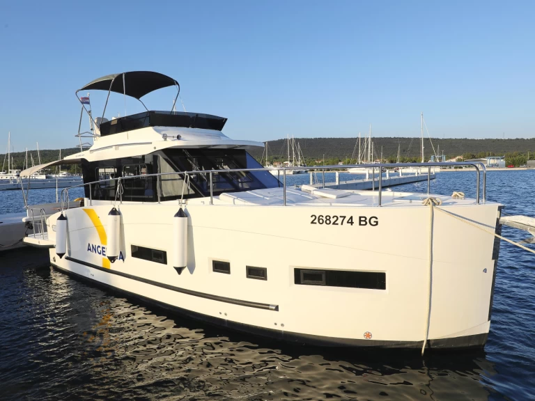 Uthyrning Lyx yacht Cobra Yachts med en båtlicens 