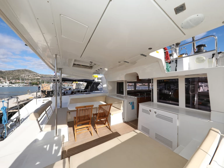 Hyra Katamaran  med eller utan skeppare Lagoon Šibenik  