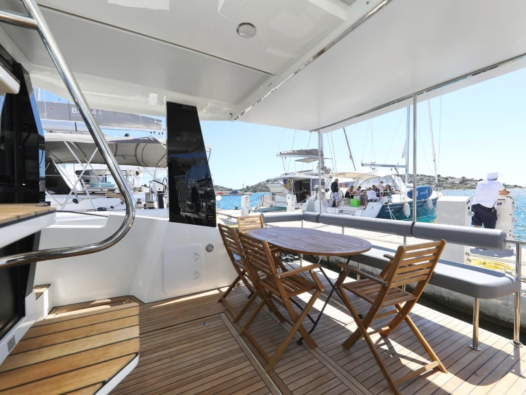 Lyx yacht för uthyrning Šibenik  till det bästa priset 