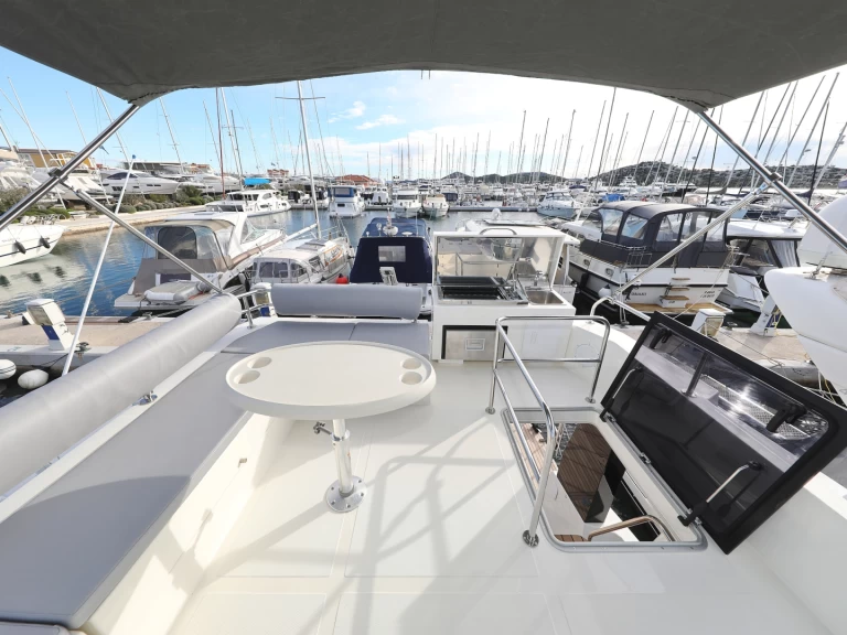 Båtuthyrning Cobra Yachts Seamaster 45 i Šibenik  på Samboat 