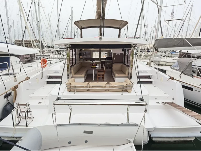 Hyra Katamaran  med eller utan skeppare Bali Ávdira 