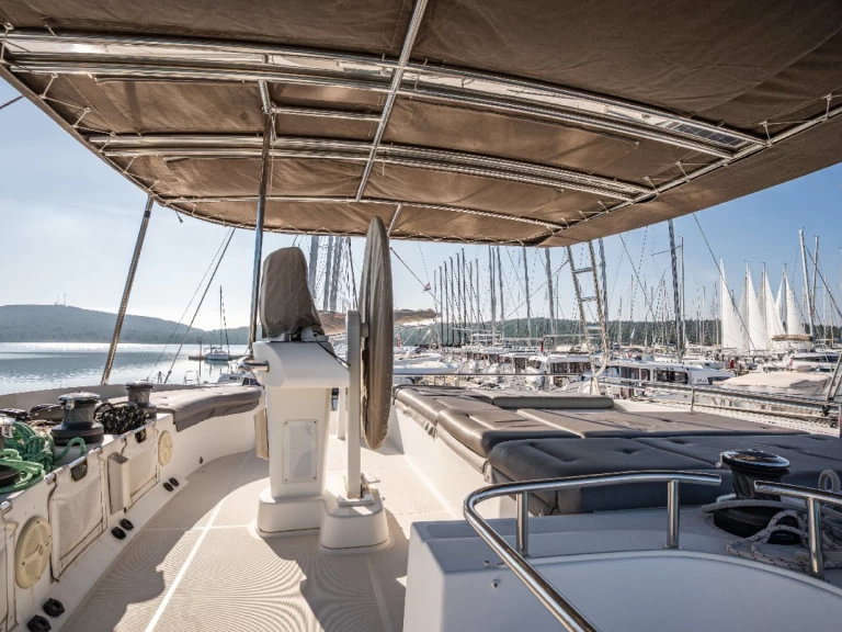 Lagoon Lagoon 52 F charter bareboat eller skeppad i Pirovac