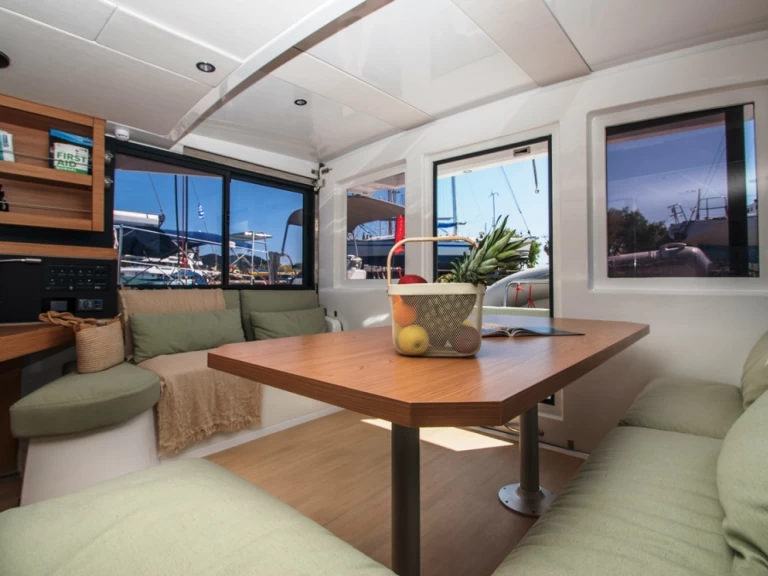 Yacht charter Nidri billig Bali Catsmart