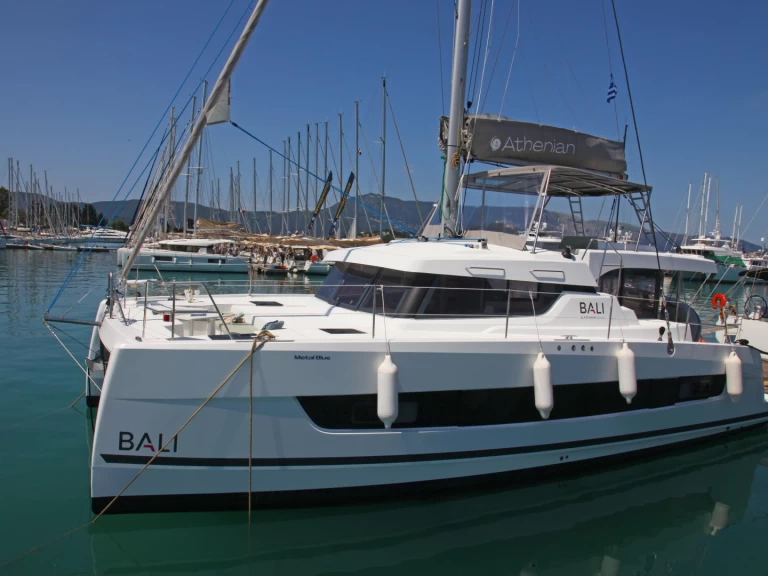 Bali Bali Catspace Voile charter bareboat eller skeppad i Benítses