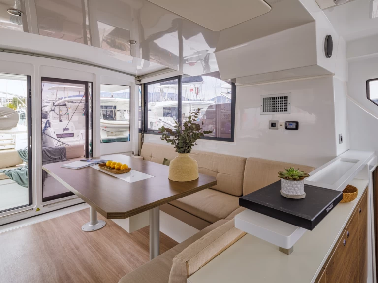 Bali Bali Catspace Voile charter bareboat eller skeppad i Alimos