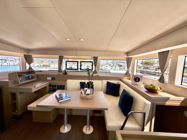 Båtuthyrning Lagoon Lagoon 40 i Nidri på Samboat 