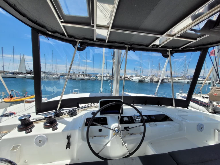 Yacht charter Nidri billig Lagoon 46