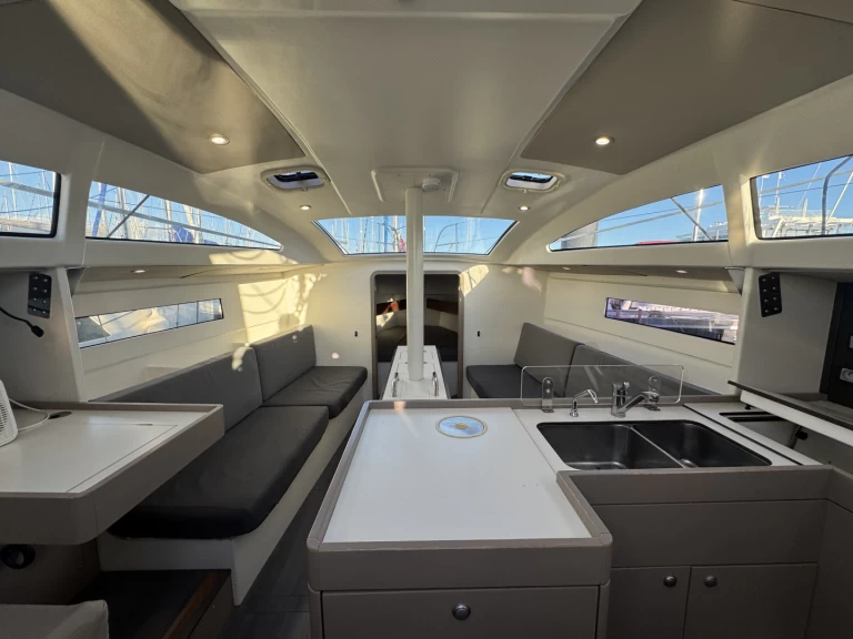 Segelbåt  för uthyrning La Rochelle till det bästa priset 