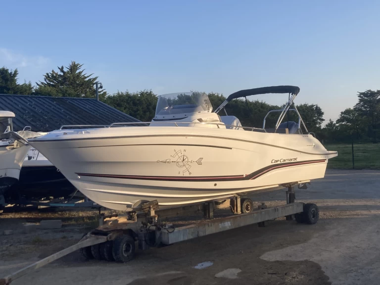 Uthyrning Arzon - Jeanneau Cap Camarat 7.5 CC av Samboat 