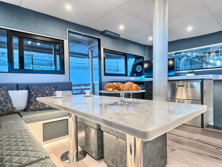 Hyra Katamaran  med eller utan skeppare Luna Split  