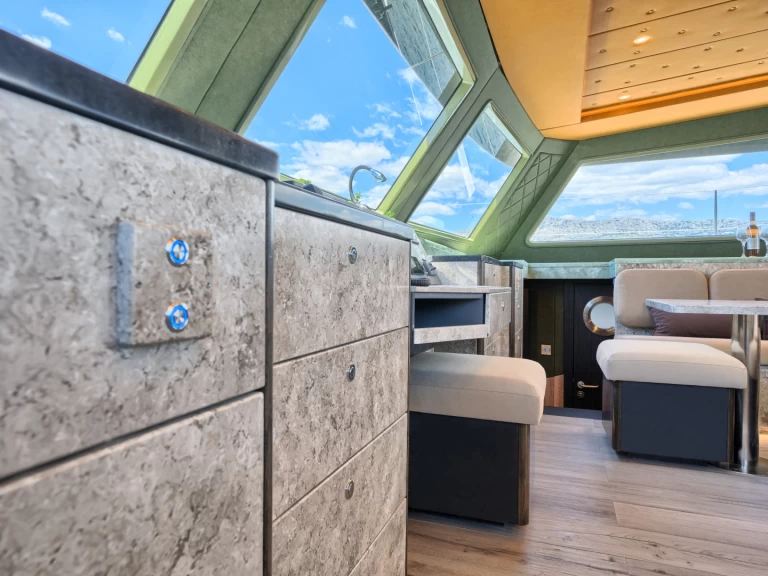 Hyra Katamaran  med eller utan skeppare Luna Split  